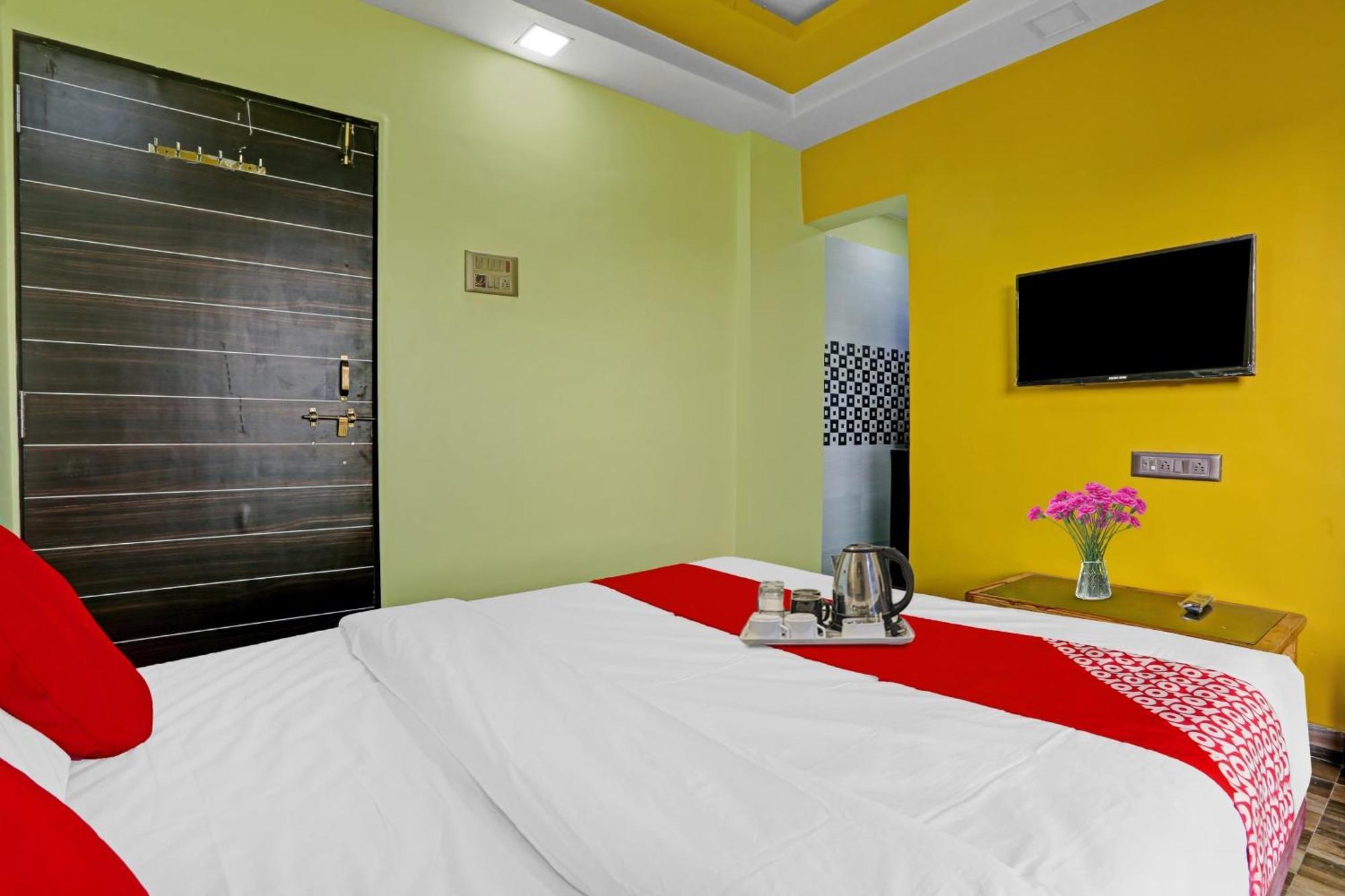 Hotel O Om Sai Residency Lodging And Boarding Taloje Budrukh Buitenkant foto