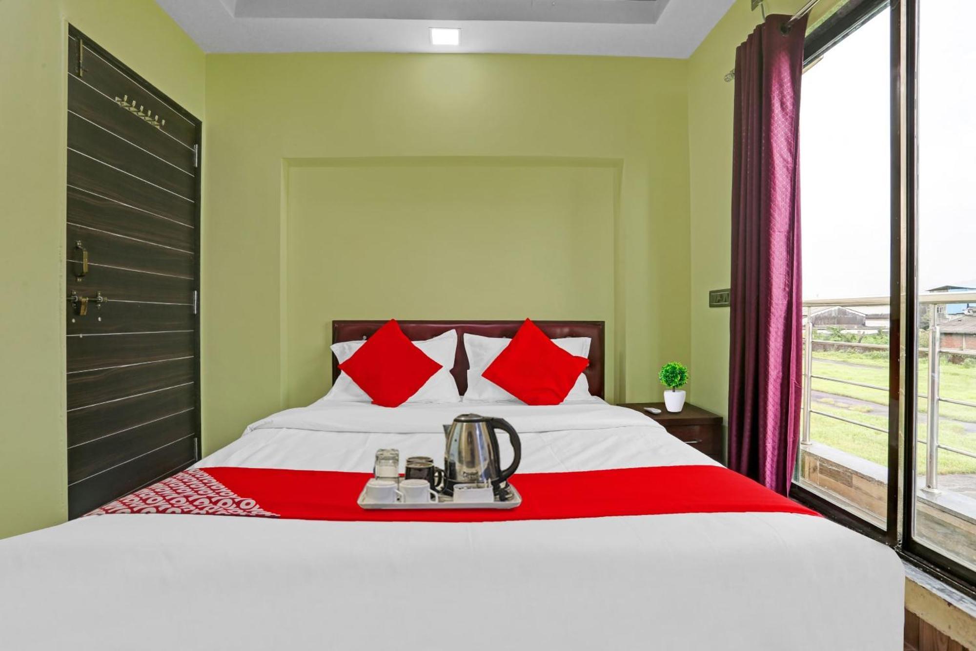Hotel O Om Sai Residency Lodging And Boarding Taloje Budrukh Buitenkant foto
