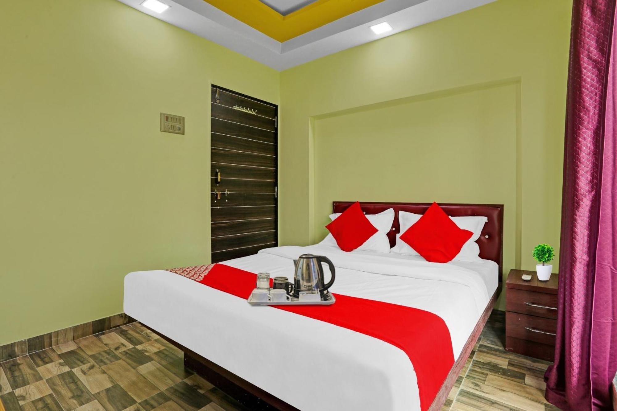 Hotel O Om Sai Residency Lodging And Boarding Taloje Budrukh Buitenkant foto