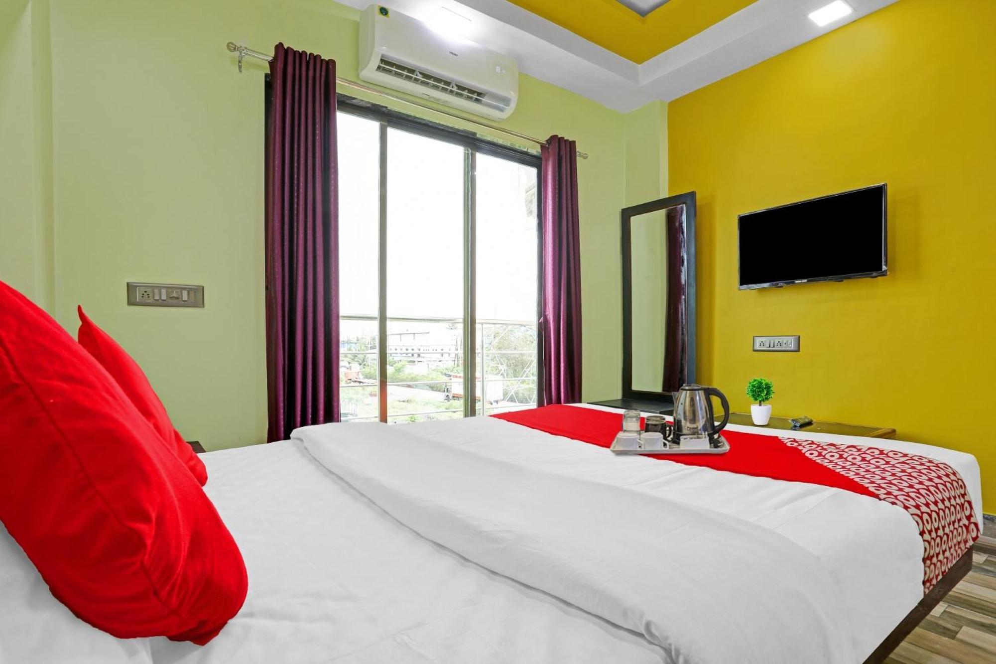 Hotel O Om Sai Residency Lodging And Boarding Taloje Budrukh Buitenkant foto