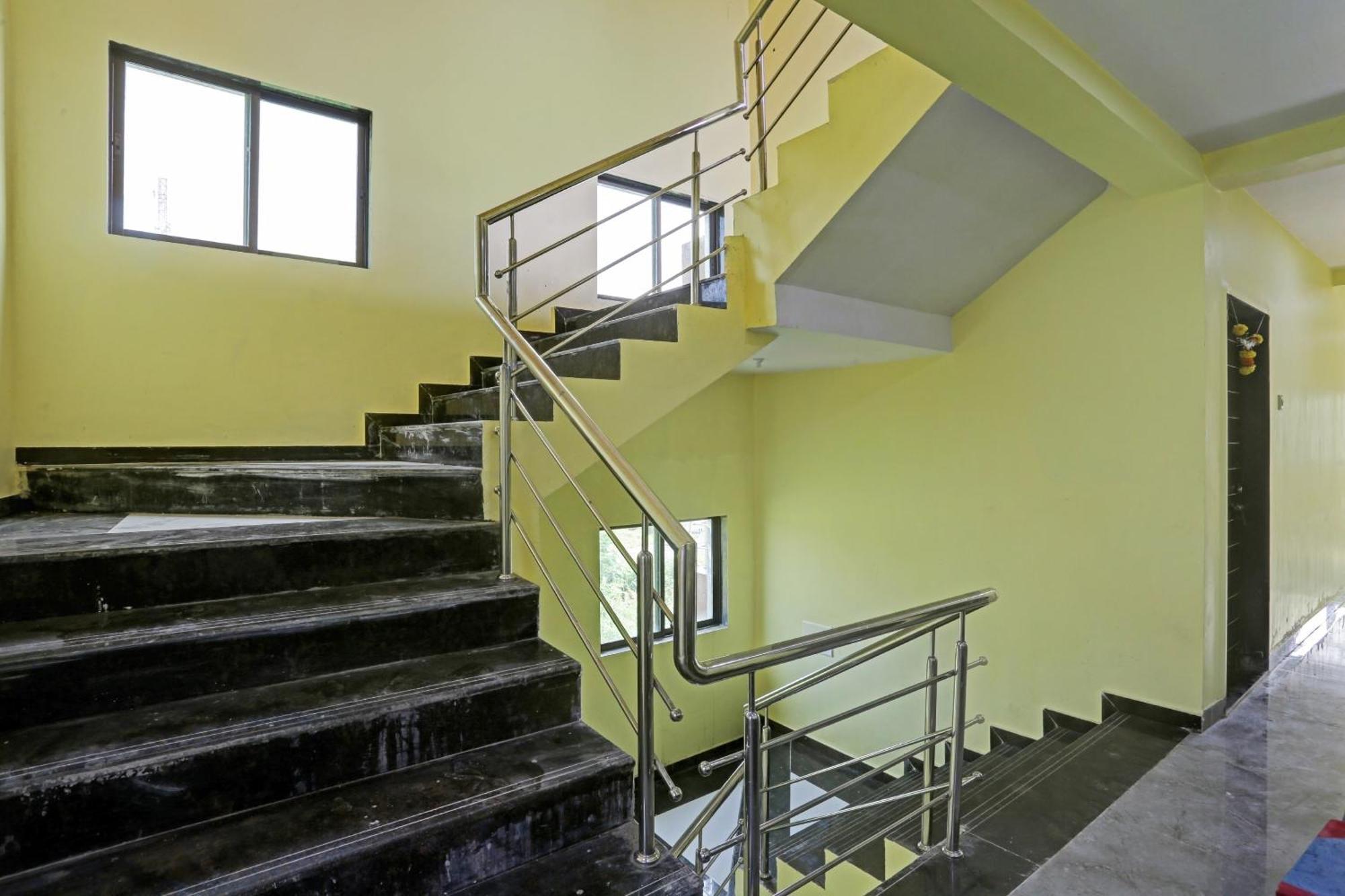 Hotel O Om Sai Residency Lodging And Boarding Taloje Budrukh Buitenkant foto