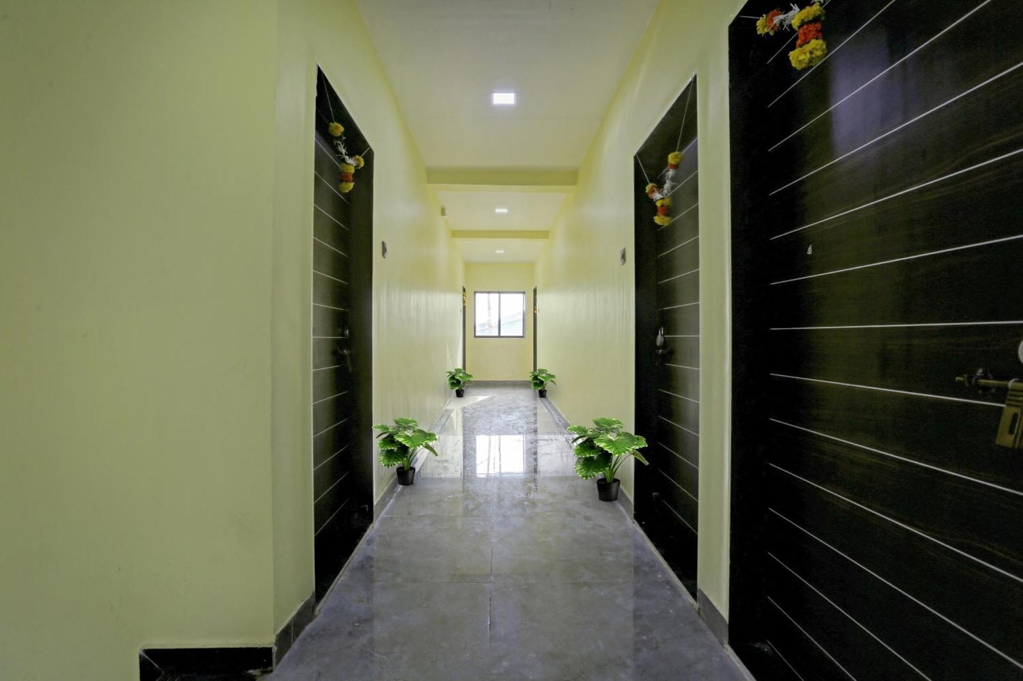 Hotel O Om Sai Residency Lodging And Boarding Taloje Budrukh Buitenkant foto
