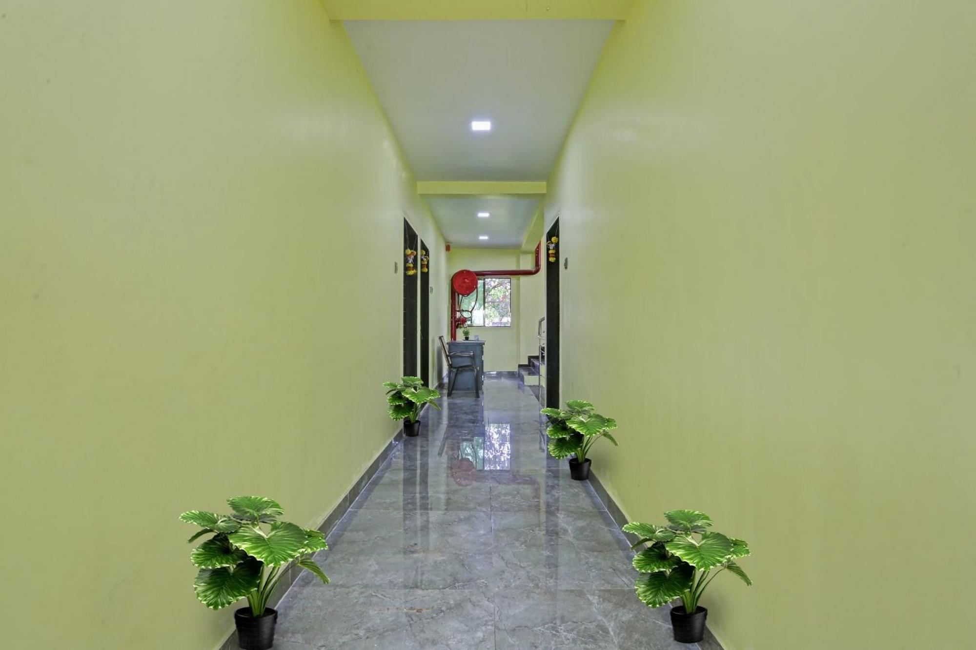 Hotel O Om Sai Residency Lodging And Boarding Taloje Budrukh Buitenkant foto