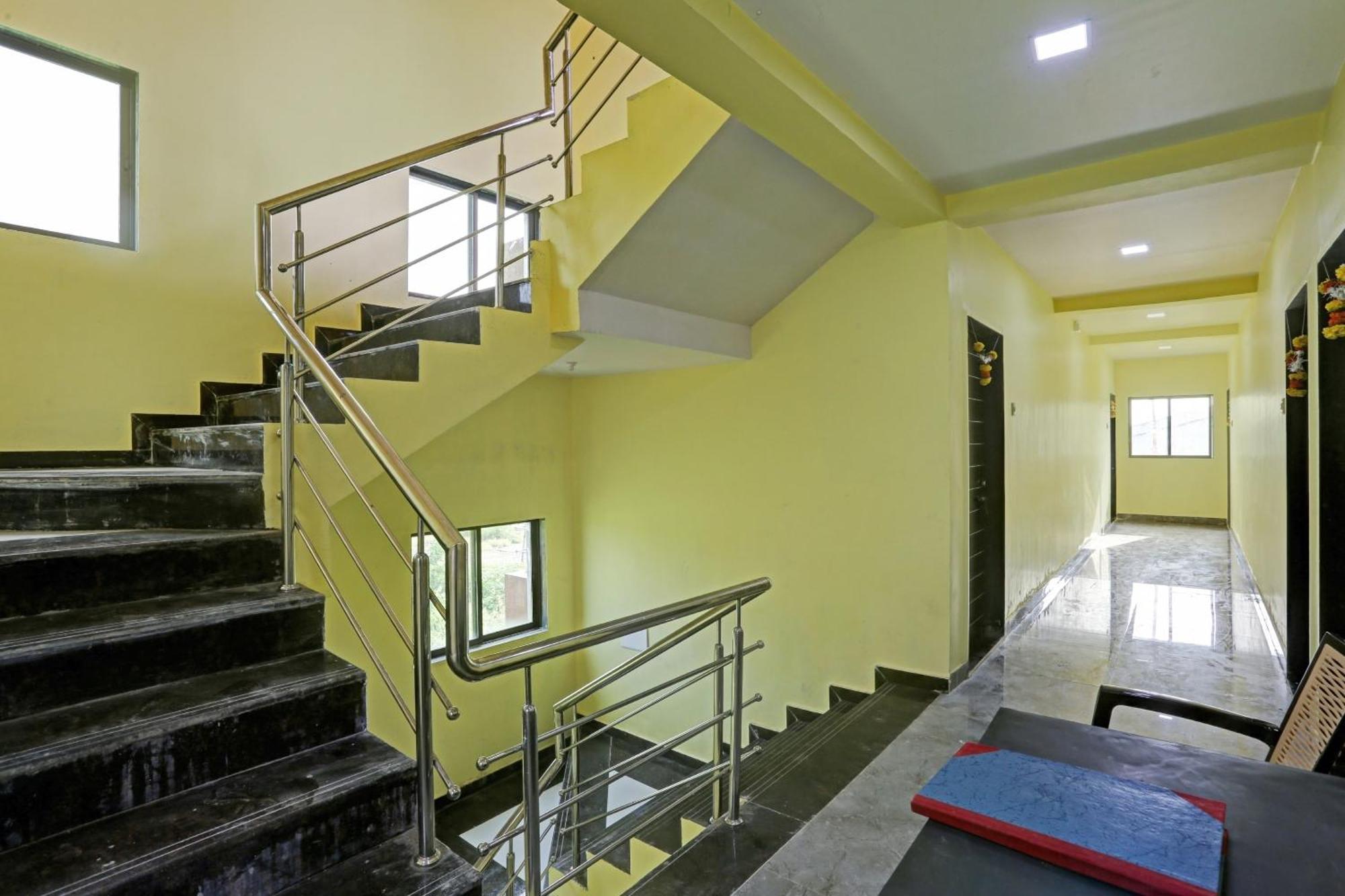 Hotel O Om Sai Residency Lodging And Boarding Taloje Budrukh Buitenkant foto