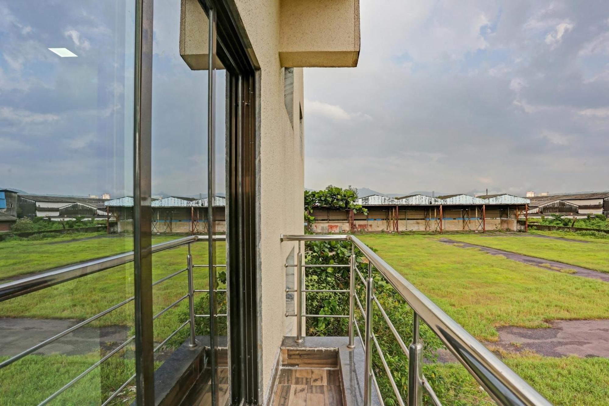 Hotel O Om Sai Residency Lodging And Boarding Taloje Budrukh Buitenkant foto
